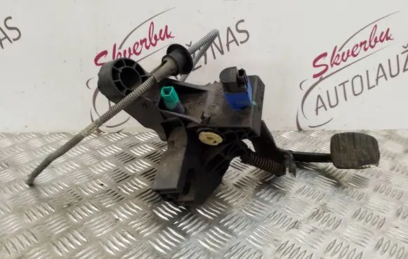 Renault Trafic III (X82) Clutch pedal 465038677R 93868409 81007095