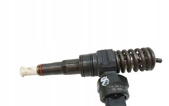 Volkswagen Golf IV Fuel injector 038130073F