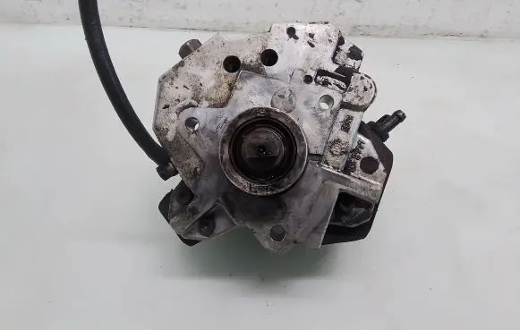 Volvo S60 Fuel injection high pressure pump 8642778