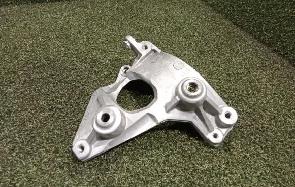 Land Rover Defender A/C compressor mount bracket KPLA19D624AB KPLA19D624