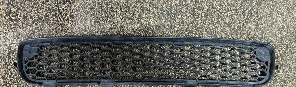 Volvo V70 Front bumper lower grill 30678421