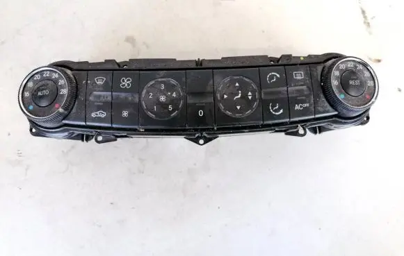 Mercedes-Benz E W211 Climate control unit 2118300385 00110904