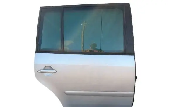 Volkswagen Touran I Rear door 3D1