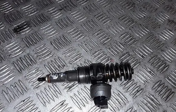 Skoda Octavia Mk2 (1Z) Fuel injector 038130073ag 0414720215