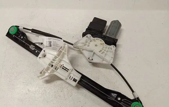 Volkswagen Golf Plus Rear door window regulator with motor 5M0839402A