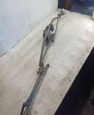 Opel Zafira A Front wiper linkage and motor