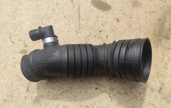 Audi A6 S6 C5 4B Air intake hose/pipe 4b0129627
