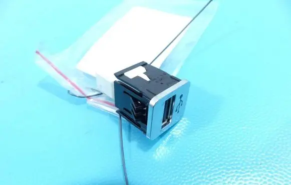 BMW 7 G11 G12 USB socket connector 9368857 IMPRK1262362
