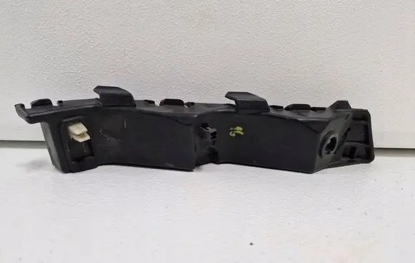 KIA Sportage Front bumper mounting bracket 86515-F1000