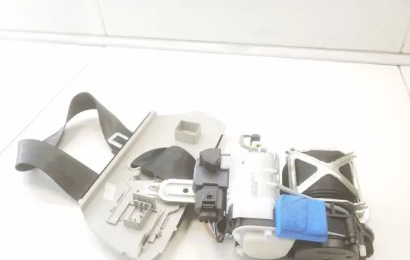 Volkswagen Golf VII Front seatbelt 5G4857706M