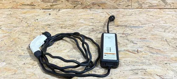 Peugeot iOn Battery charger (optional) 9499B047 AC220V240V M1F4117120096