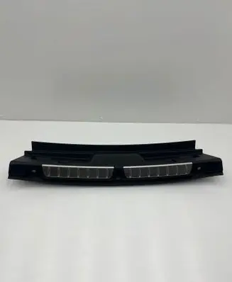 Trunk/boot sill cover protection