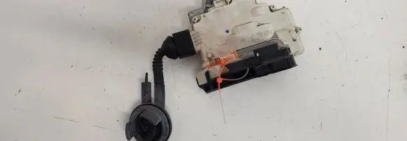 Audi A6 S6 C6 4F Rear door lock 4F0839015