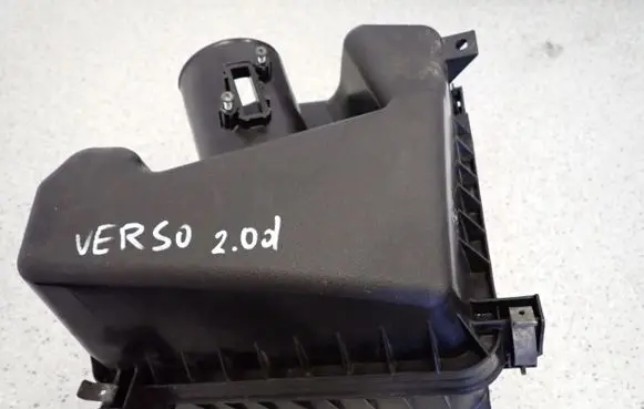 Toyota Verso Air filter box cover 