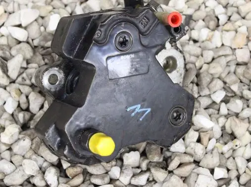 BMW X3 E83 Fuel injection high pressure pump 7788670 0445010045