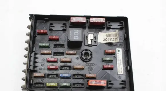 Volkswagen PASSAT B6 Fuse module 3C0937125A