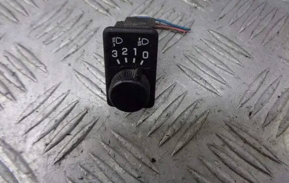 Nissan Primera Headlight level adjustment motor 
