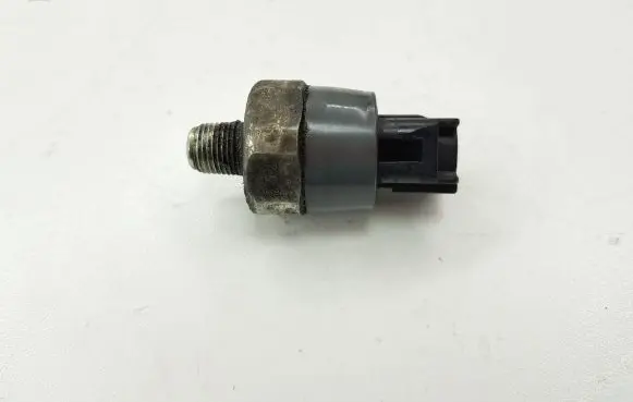 Lexus CT 200H Oil pressure sensor 