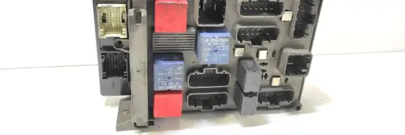 Renault Laguna II Fuse module 8200141151