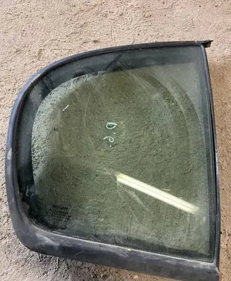 Nissan Almera N16 Rear vent window glass 82272BM700