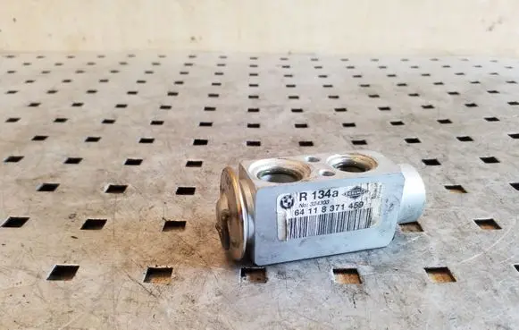 BMW X5 E53 Air conditioning (A/C) expansion valve 64118371459
