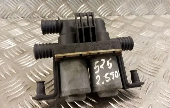 BMW 5 E39 Coolant heater control valve 8374995 1147412137