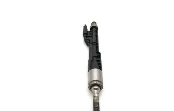 BMW 5 G30 G31 Fuel injector 1802050806 0261500356