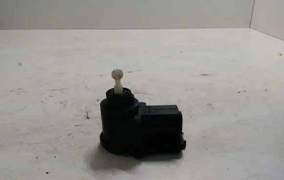 Ford Focus Headlight level adjustment motor XS4X13K198AB