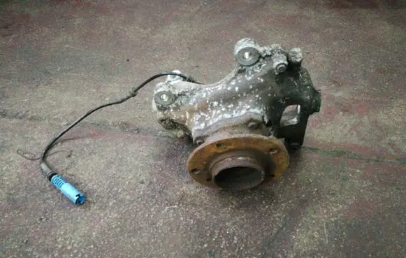BMW 5 E60 E61 Front wheel hub