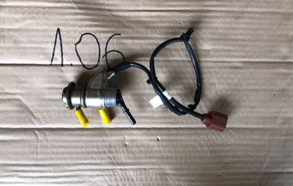 Volkswagen Caddy Fuel injector 05L131113Q