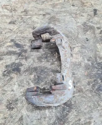 Mercedes-Benz E W211 Brake caliper pad carrier rear