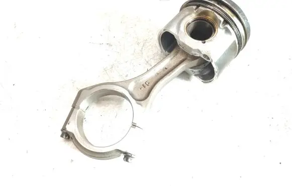 Subaru Outback Piston with connecting rod