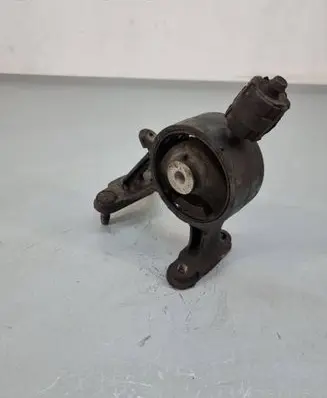Toyota Avensis T270 Engine mount bracket