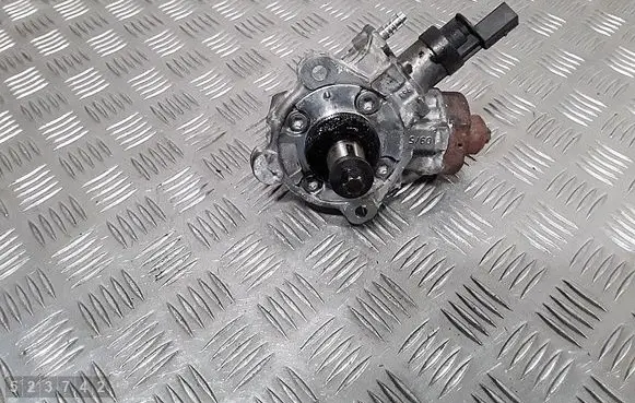 BMW 1 E81 E87 Fuel injection high pressure pump 0445010506 7797874