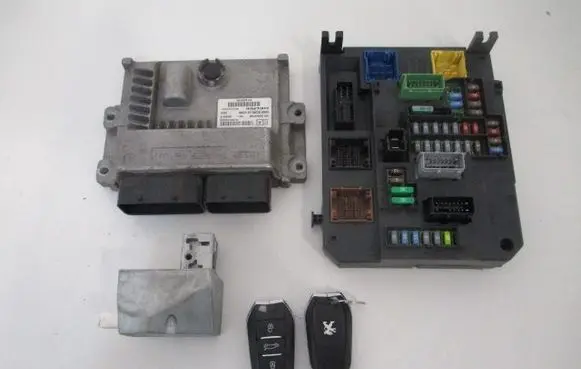 Peugeot 308 Engine ECU kit and lock set 9809447980
