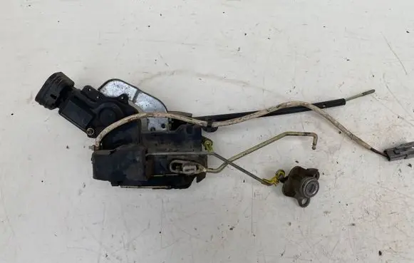Toyota Corolla E110 Front door lock