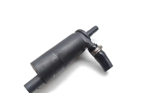 BMW 7 E38 Headlight washer pump 8377613 67128377613