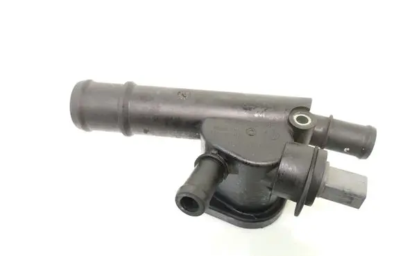 Volkswagen Touran I Engine coolant pipe/hose 038121132D 06A919501