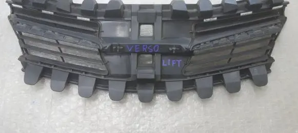 Toyota Verso Front grill 531110F060