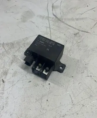 Mercedes-Benz E W211 Charging relay A0025423819 V23132A2001X14