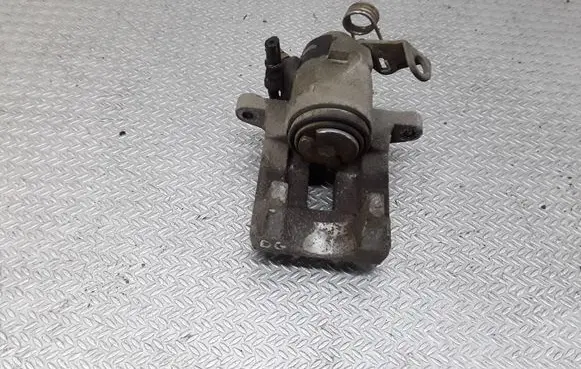 Volkswagen Jetta IV Rear brake caliper
