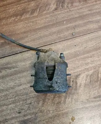 Volkswagen Golf IV Front brake caliper