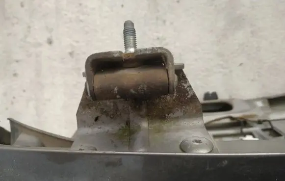 Peugeot 307 Tailgate/trunk/boot hinge