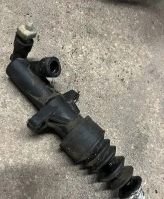 Clutch slave cylinder