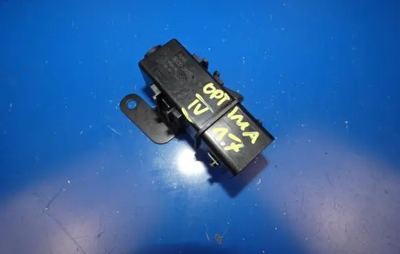 KIA Optima Glow plug pre-heat relay 368302A170 GA502B16