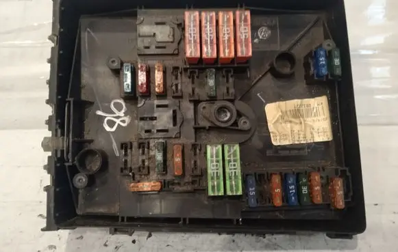 Volkswagen Jetta V Fuse module 1K0937125A