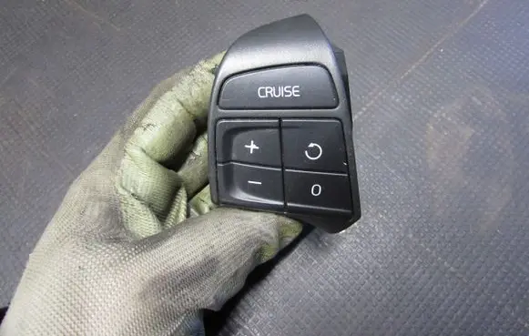 Volvo XC60 Steering wheel buttons/switches 30739638