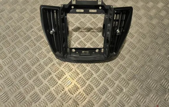 Volvo XC60 Dash center air vent grill 31417742