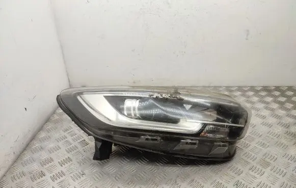 Renault Kadjar Headlight/headlamp 260101096R