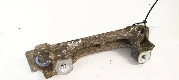 Toyota Avensis T270 Engine mounting bracket 